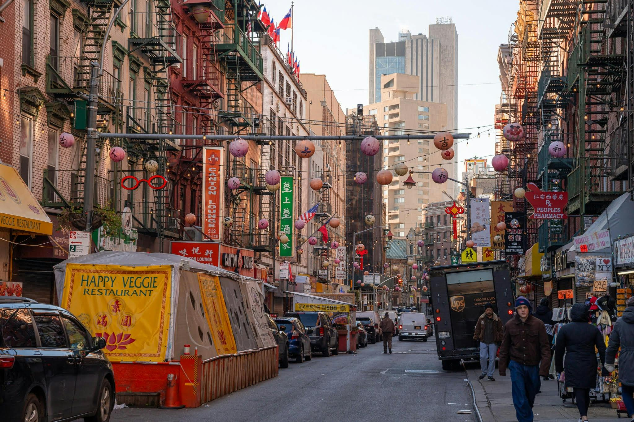 New York: Guided Neighborhood Tour in Spanish - Photo 1 of 4